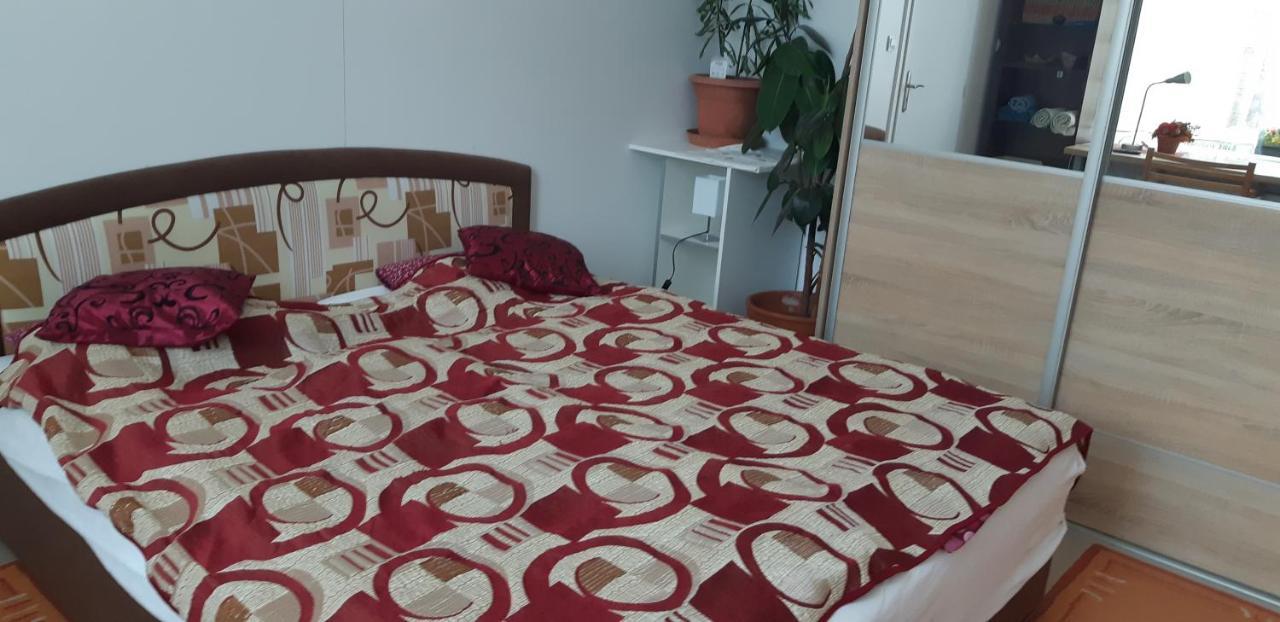 Apartman Yvet Sucany 外观 照片