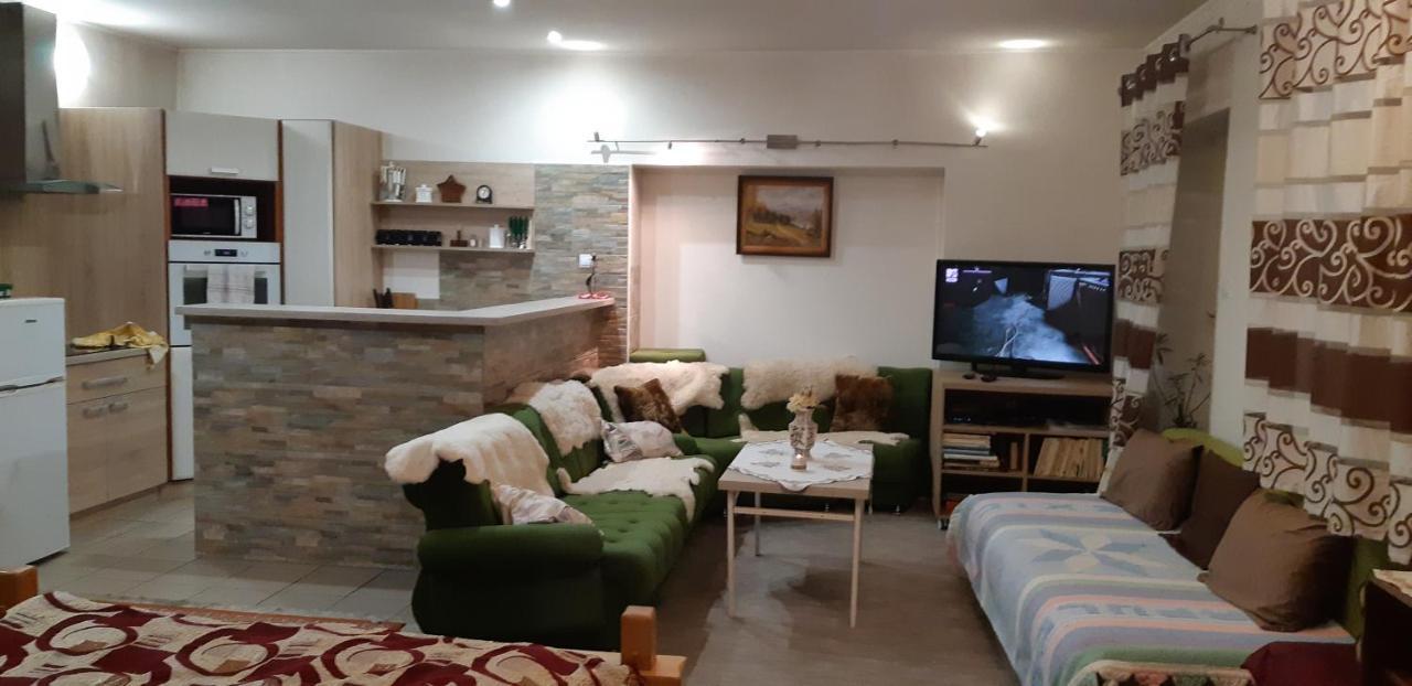 Apartman Yvet Sucany 外观 照片