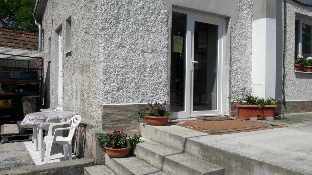 Apartman Yvet Sucany 外观 照片