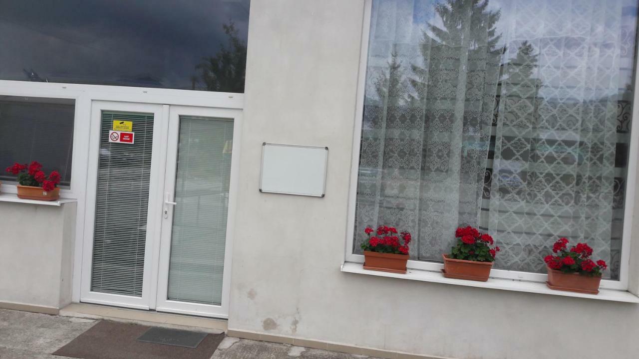 Apartman Yvet Sucany 外观 照片