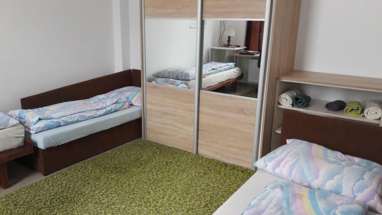 Apartman Yvet Sucany 外观 照片